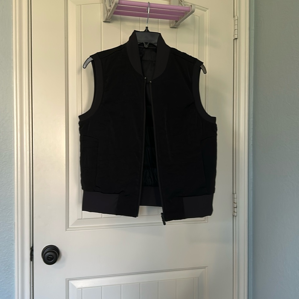 Lululemon Non Stop Bomber Vest (Reversible) Size 8, black